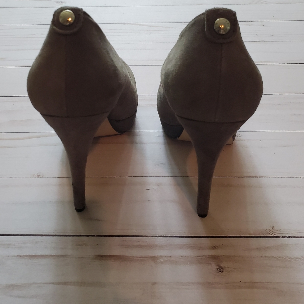 Shoes - Picture 2 of 3